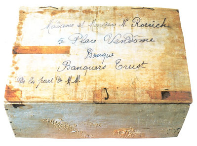 6 октября 1923 года в 11 часов утра в субботу в номере парижского отеля «Лорд Байрон» Ю. Н. Рерихом была получена посылка, содержащая уникальный Священный Камень.